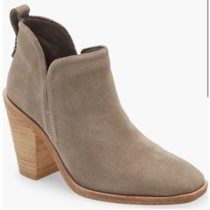 Jeffrey Campbell Rosalee taupe bootie size 9